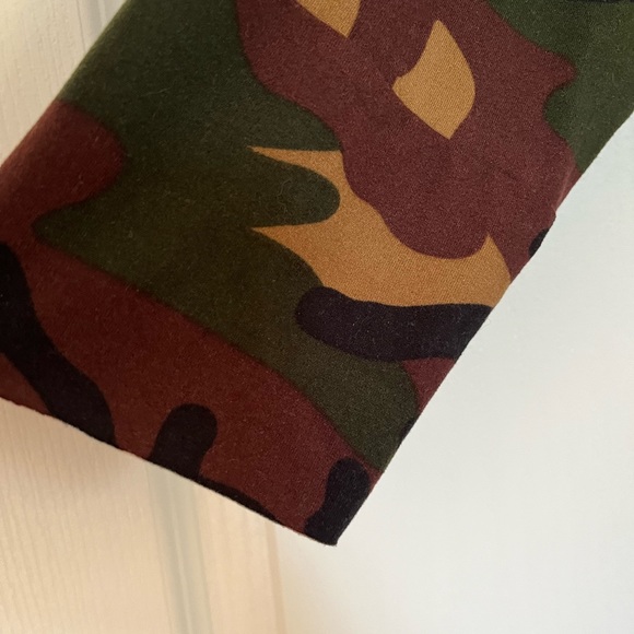 ๐จ๐ฆ Dotty Clothing camo print long sleeved baseball T - Picture 3 of 4